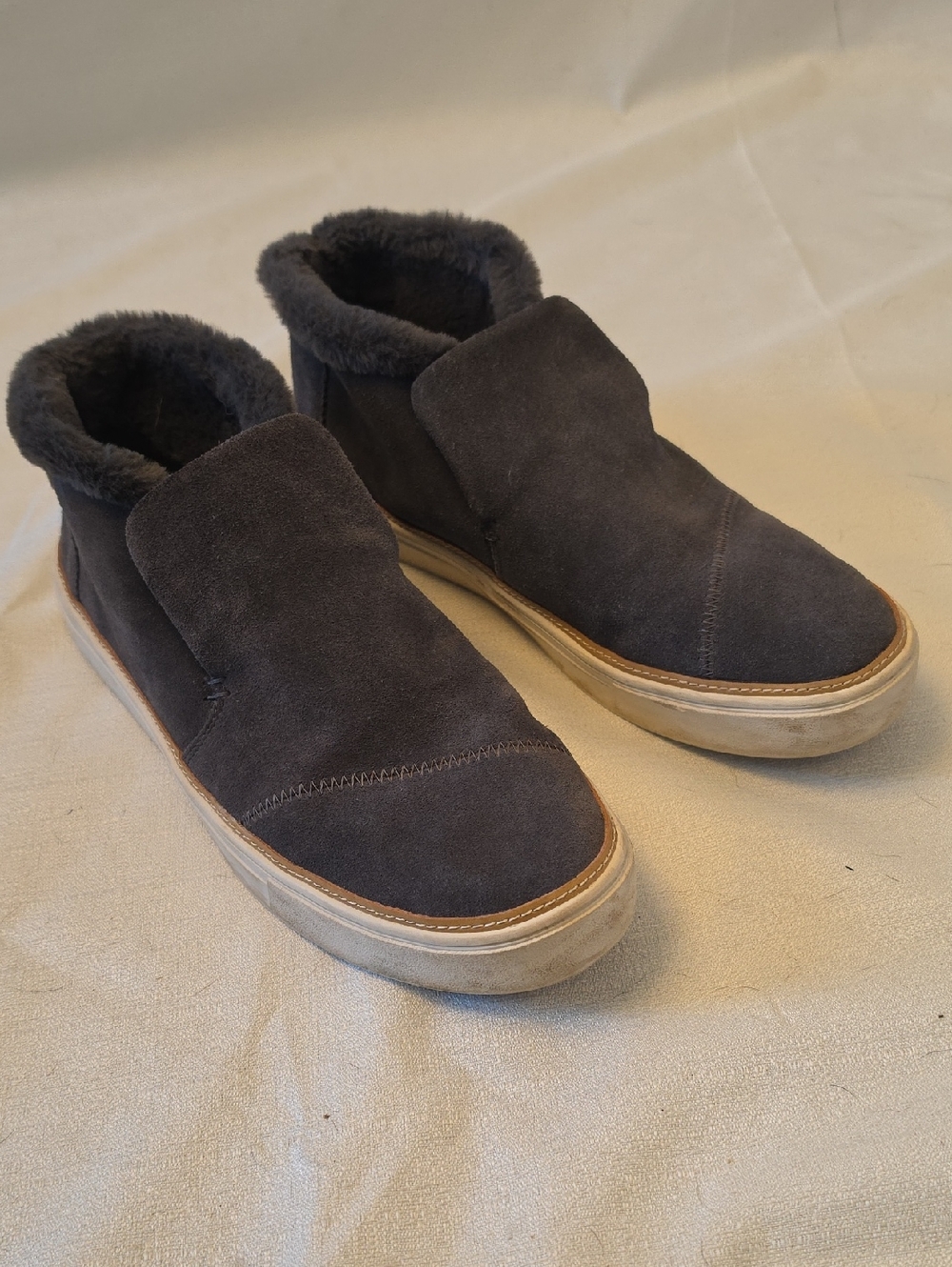 Cozy Toms Dark Grey 100% Cow Leather Suede Slipons with Faux Fur Lining Size 10